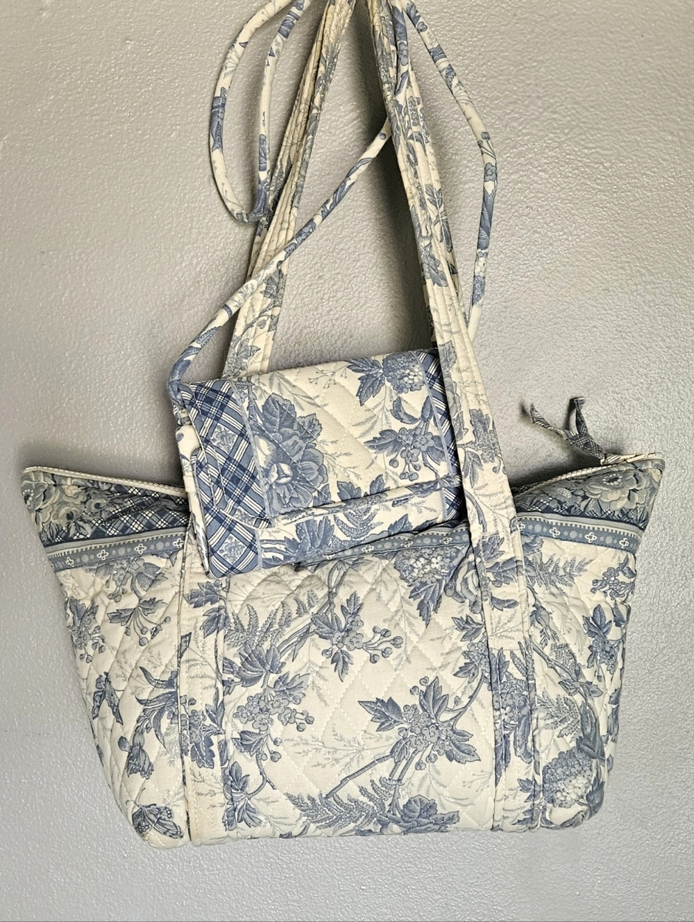 Vera Bradley Bag And Clutch Wallet In Blue Toile